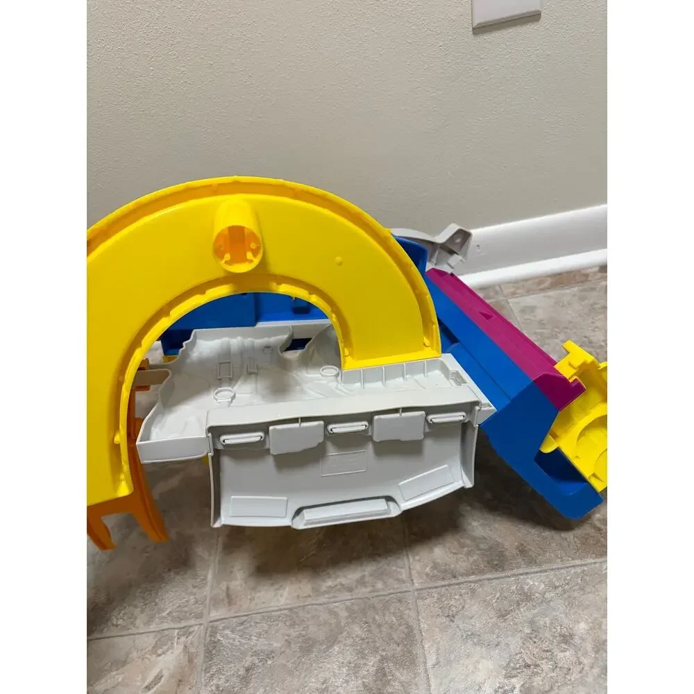 Little People Wheelies DC Super Friends Race and Chase Batcave Playset